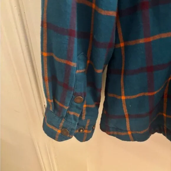 Duluth Trading Co Fleece lined Flannel Shacket - Picture 6 of 8